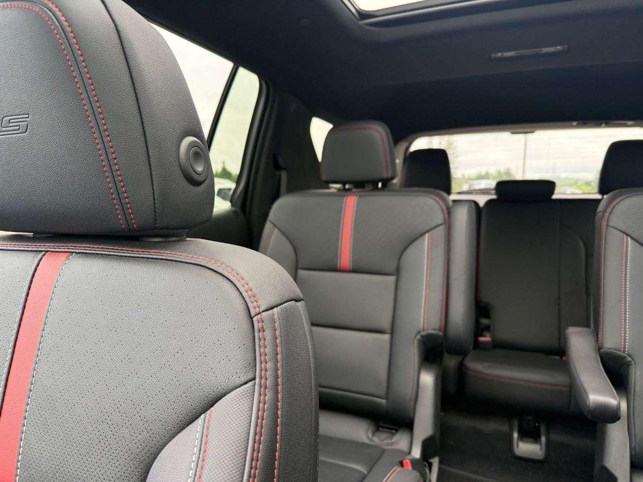 2026 Chevrolet Traverse SUPER CRUISE HANDS FREE DRIVING. TRAILERING PKG. 7 PASSENGER SEATING. LOADED. LEASE RETURN. Photo