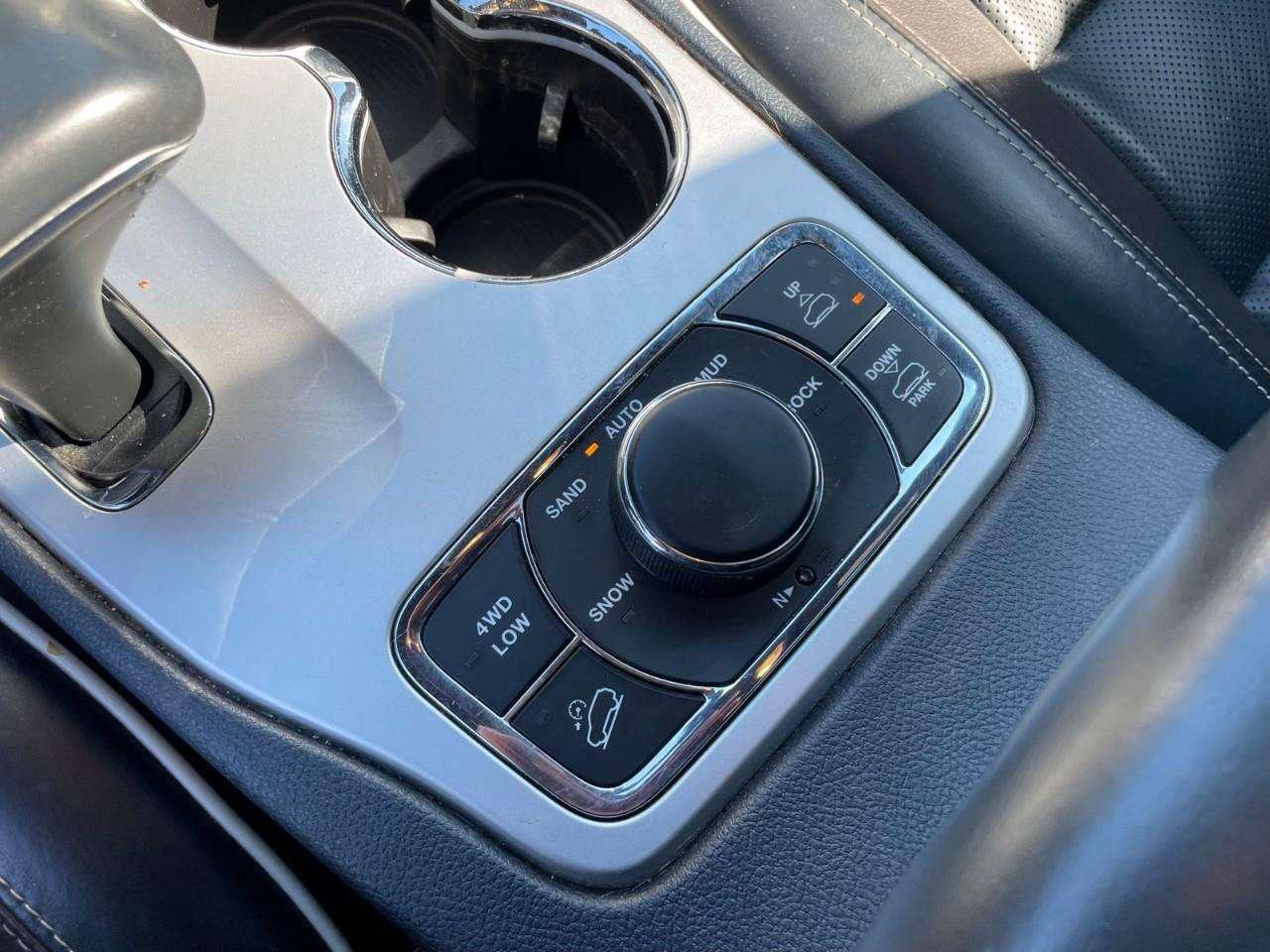 2014 Jeep Grand Cherokee 4WD 4dr Overland Photo