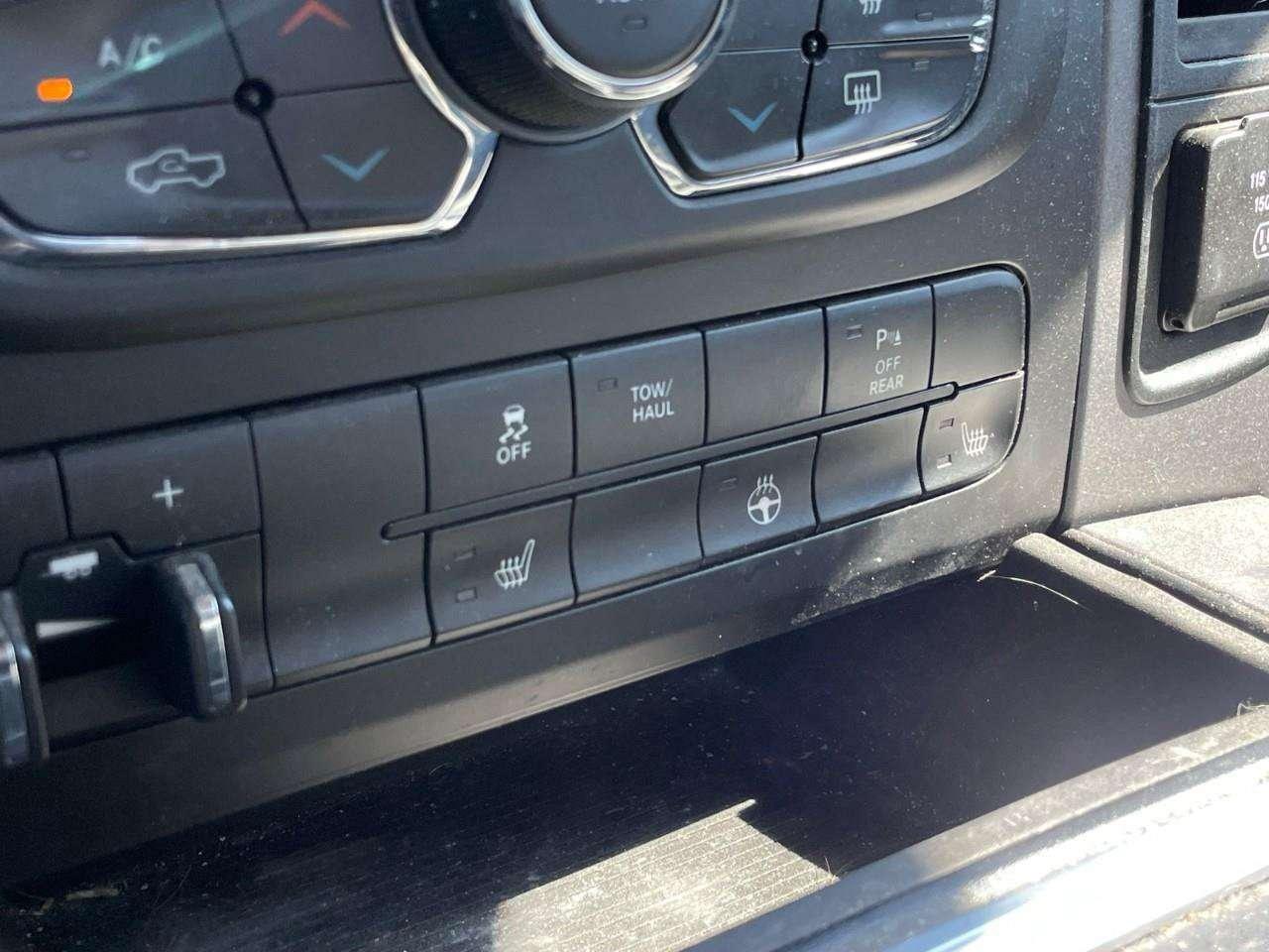 2022 RAM 1500 CLEAN CARFAX   5.7 L HEMI   HTD SEATS Photo