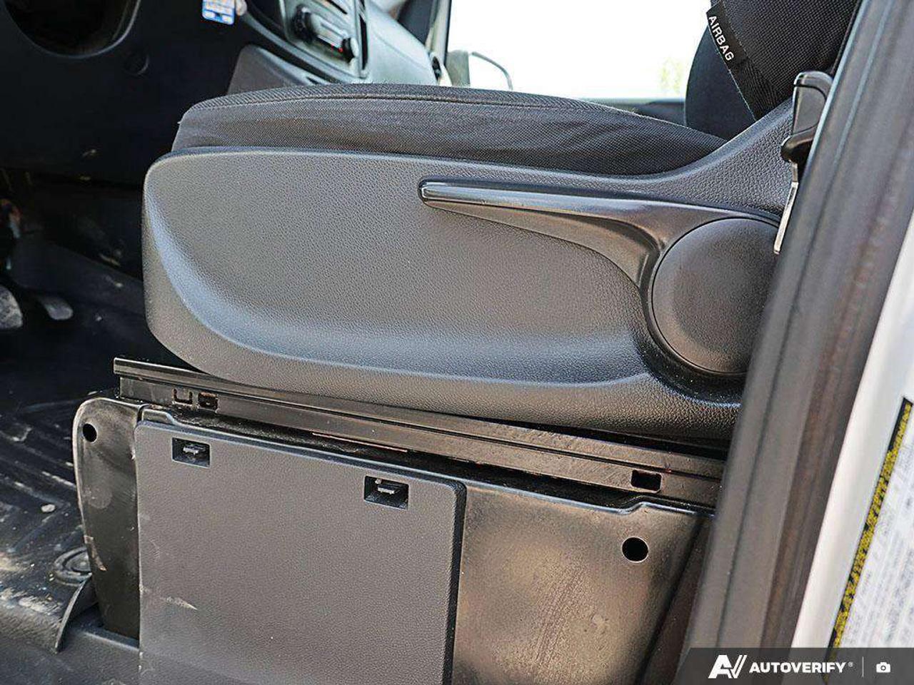 2019 Mercedes-Benz Metris Cargo Van BASE CARGO, 2.0L 4-CYL, FWD, 126 WB, 2-ONWER, AS-TRADED! Photo