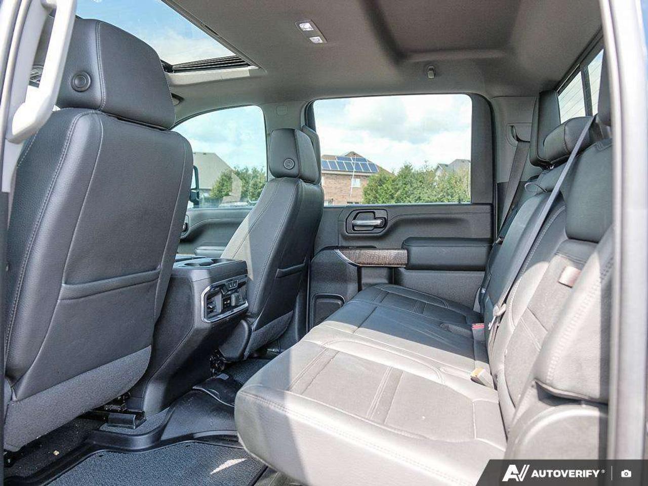 2023 GMC SIERRA 2500HD DENALI, 6.6L V8, 4X4, CREW CAB, ALLOYS, LEATHER, BOSE, CERTIFED PREOWNED! Photo