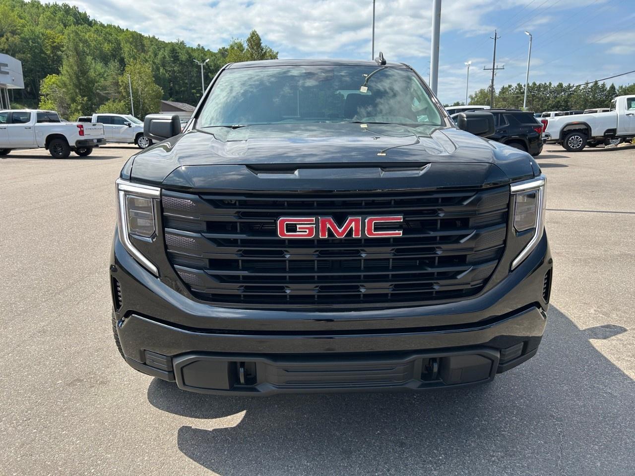 2026 GMC Sierra 1500 Crew Cab Short Box 4-Wheel Drive Pro Photo