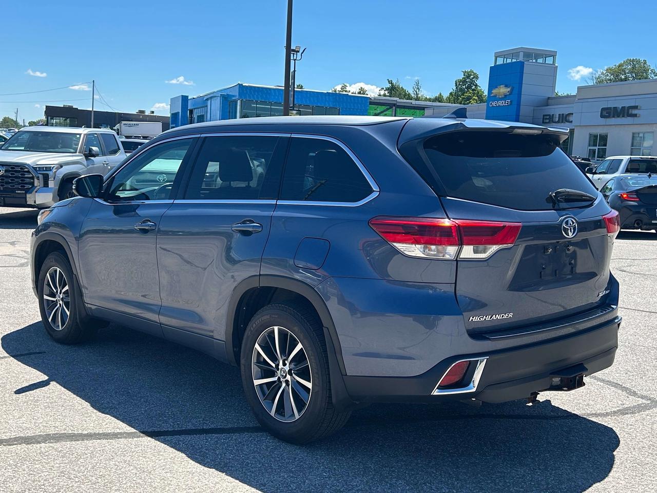 2018 Toyota Highlander XLE Photo2