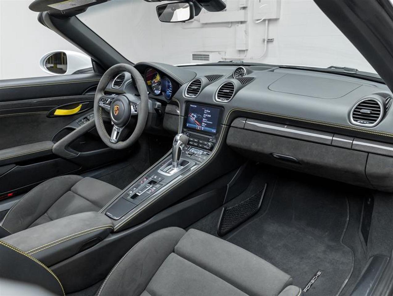 2022 Porsche 718 Spyder  Photo