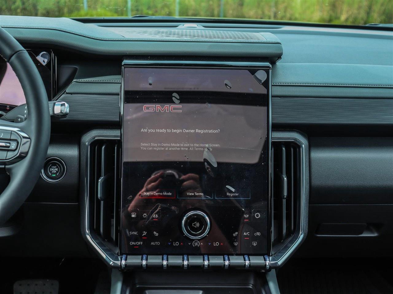 2026 GMC Acadia AWD AT4 Photo