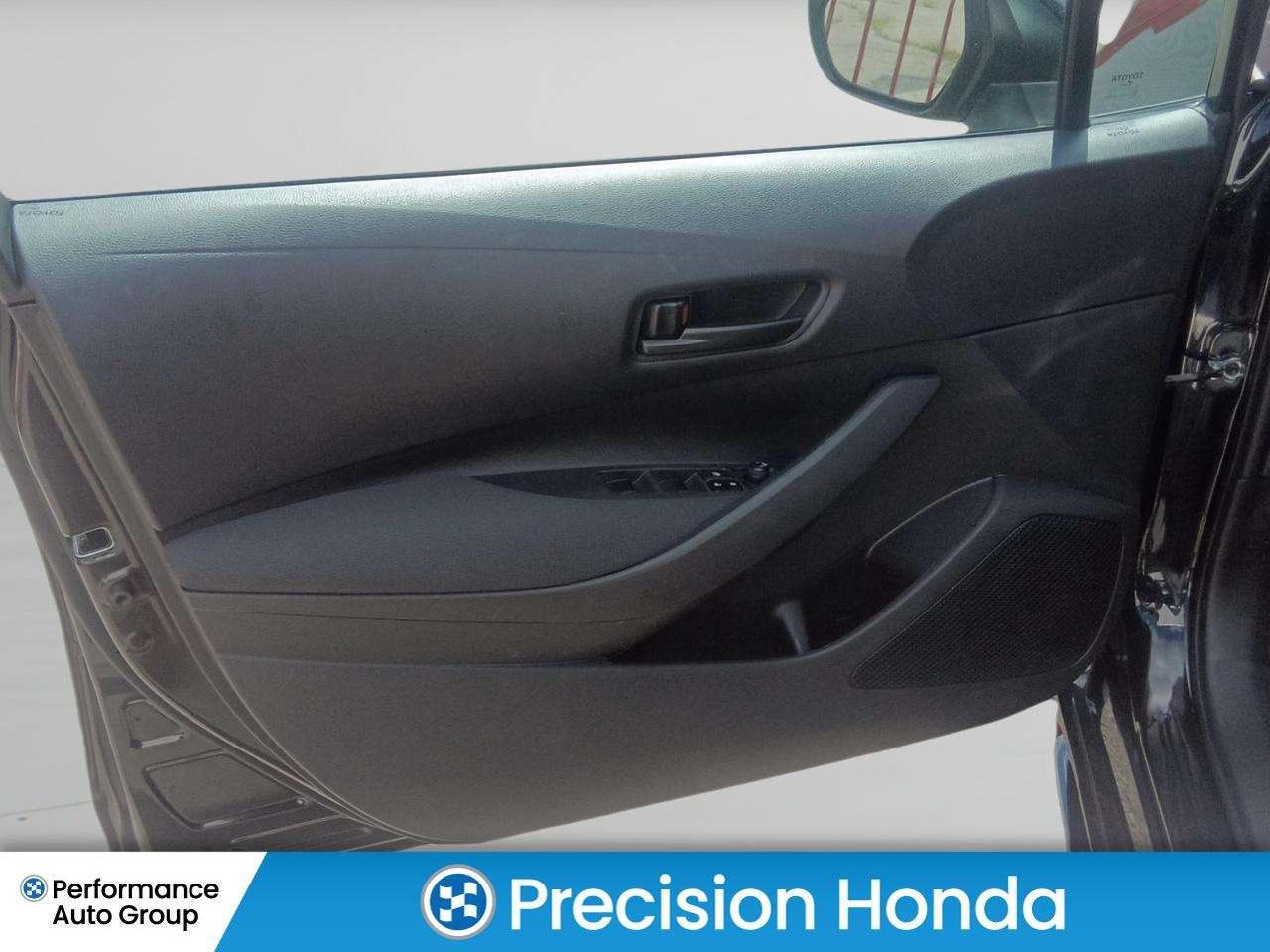 2024 Toyota Corolla LE  Sunroof  CarPlay   Alloy wheels  Heated Seats Photo