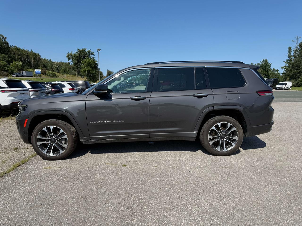 2021 Jeep Grand Cherokee Overland - sunroof - massage seats Photo1