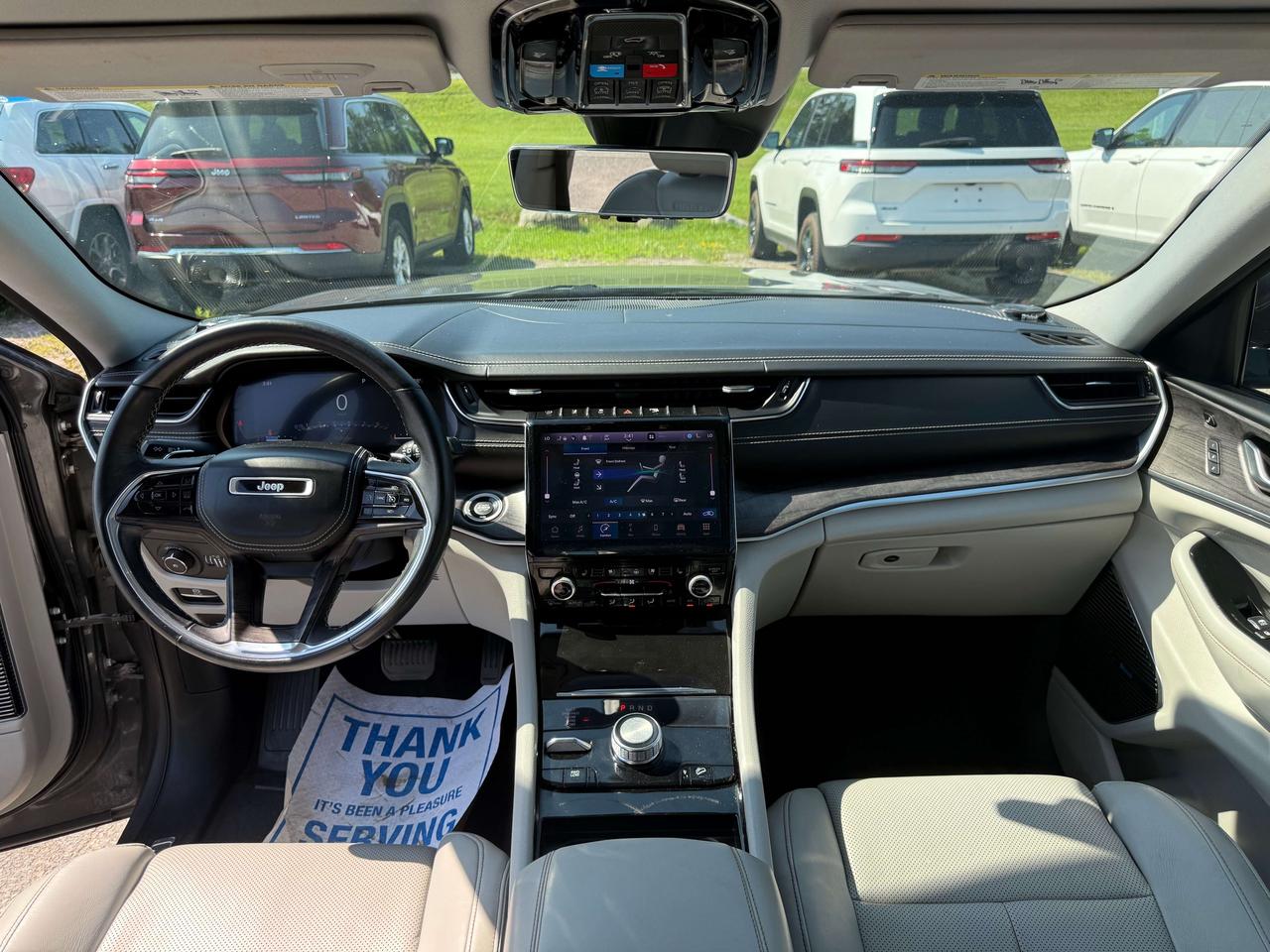 2021 Jeep Grand Cherokee Overland - sunroof - massage seats Photo