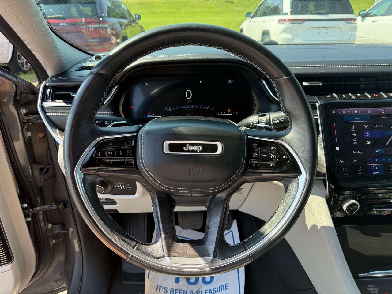 2021 Jeep Grand Cherokee Overland - sunroof - massage seats Photo