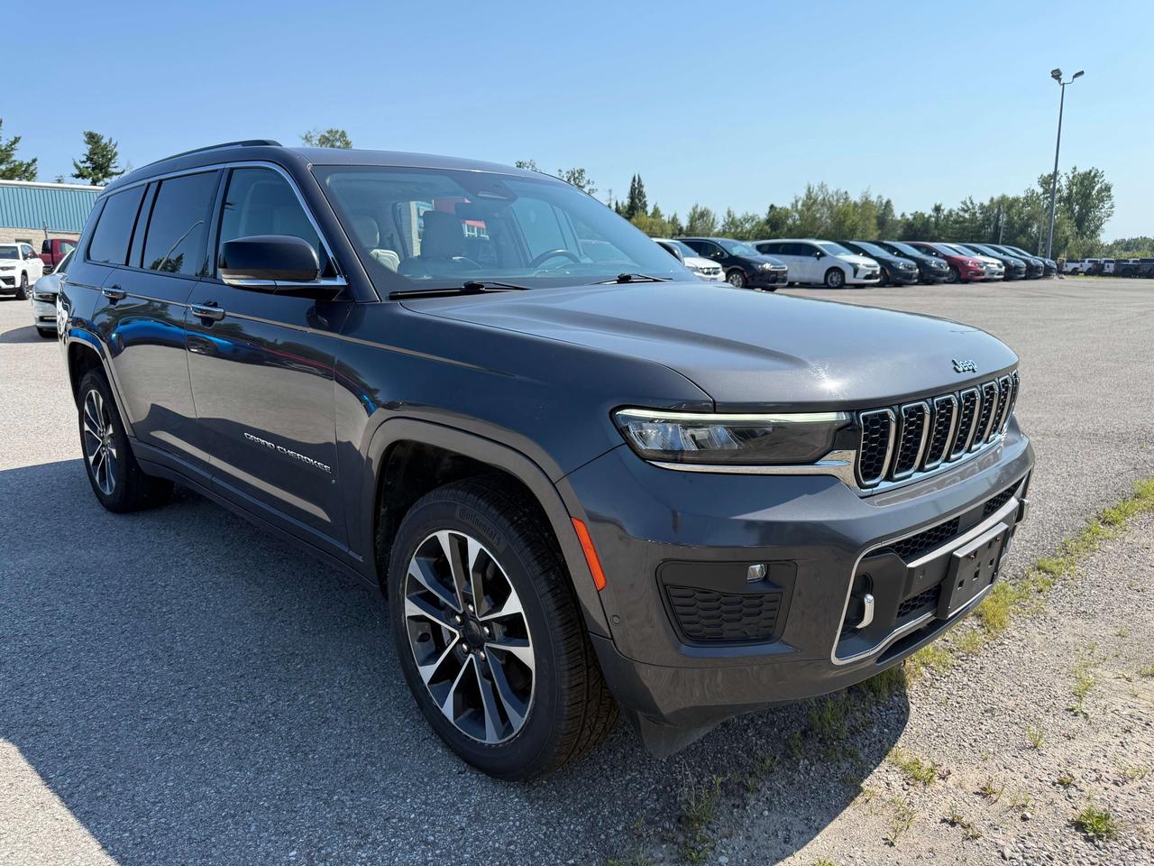 2021 Jeep Grand Cherokee Overland - sunroof - massage seats Photo