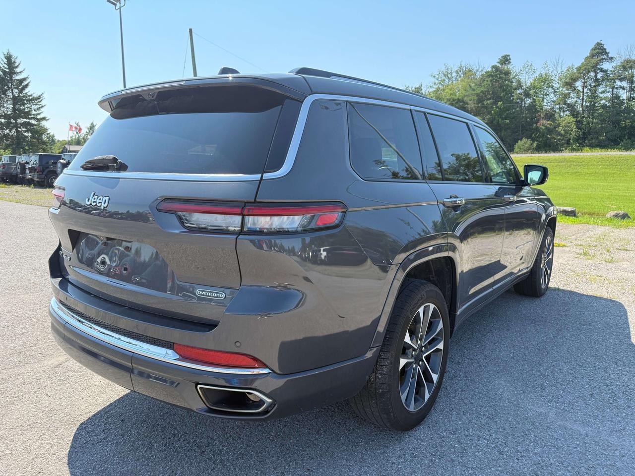 2021 Jeep Grand Cherokee Overland - sunroof - massage seats Photo