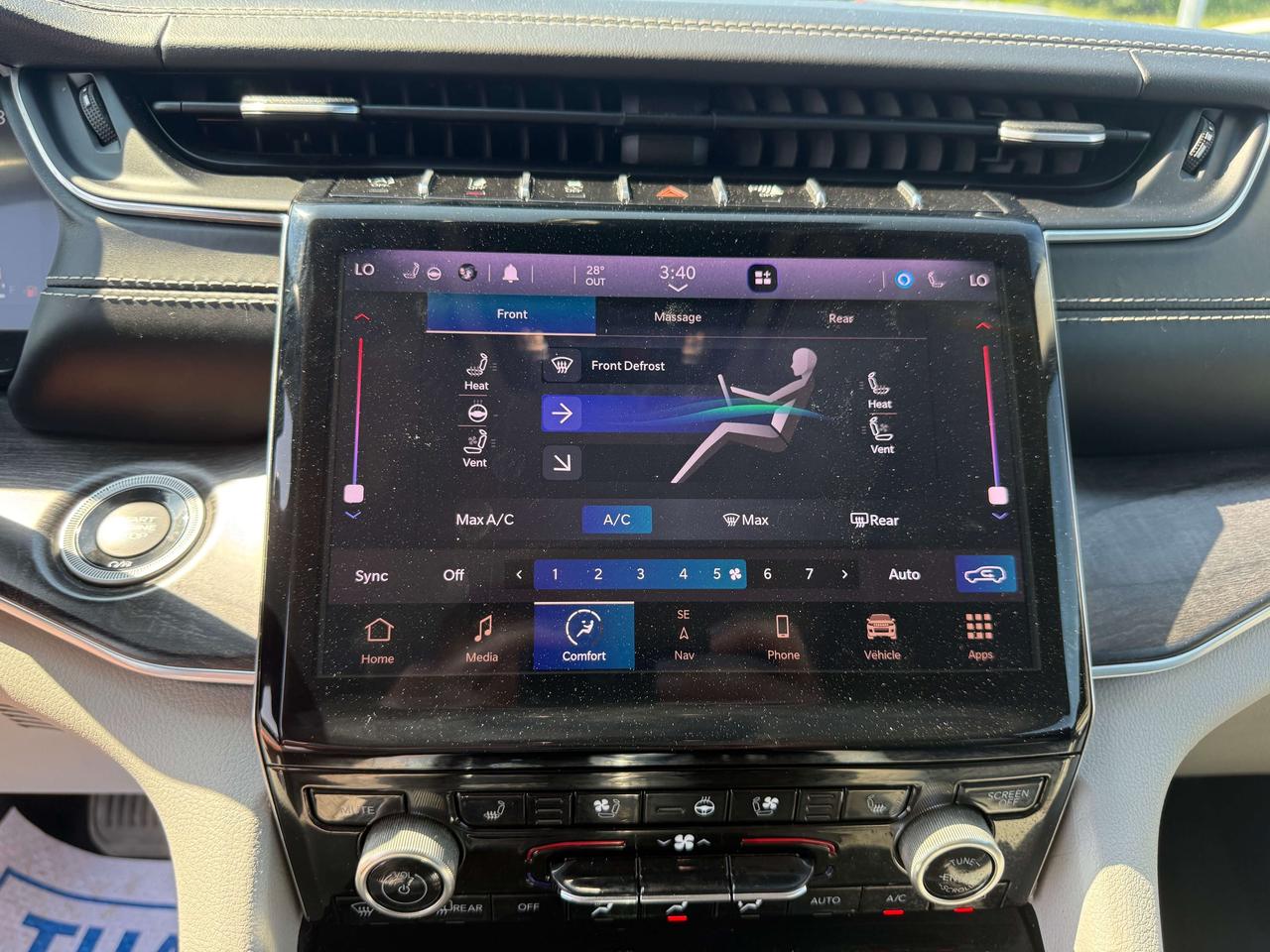 2021 Jeep Grand Cherokee Overland - sunroof - massage seats Photo