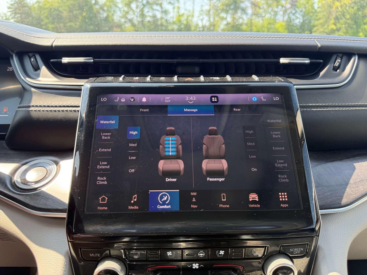 2021 Jeep Grand Cherokee Overland - sunroof - massage seats Photo