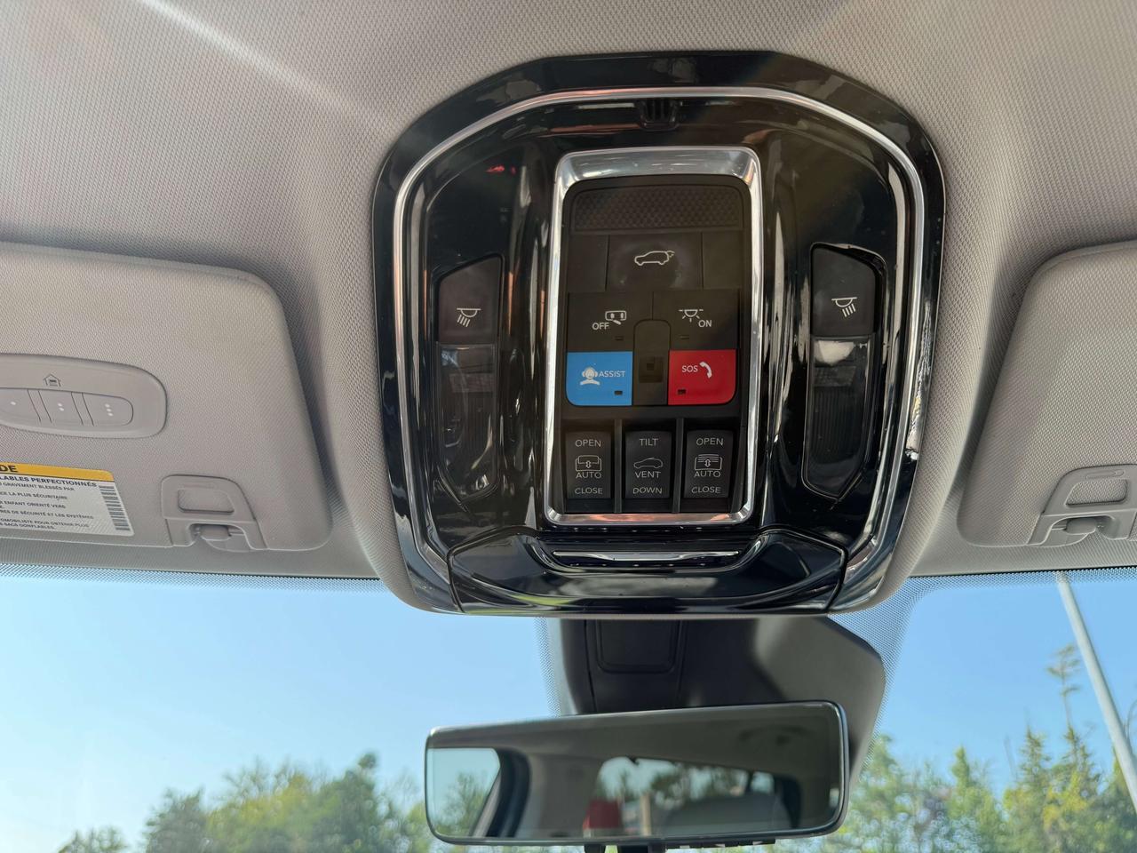 2021 Jeep Grand Cherokee Overland - sunroof - massage seats Photo