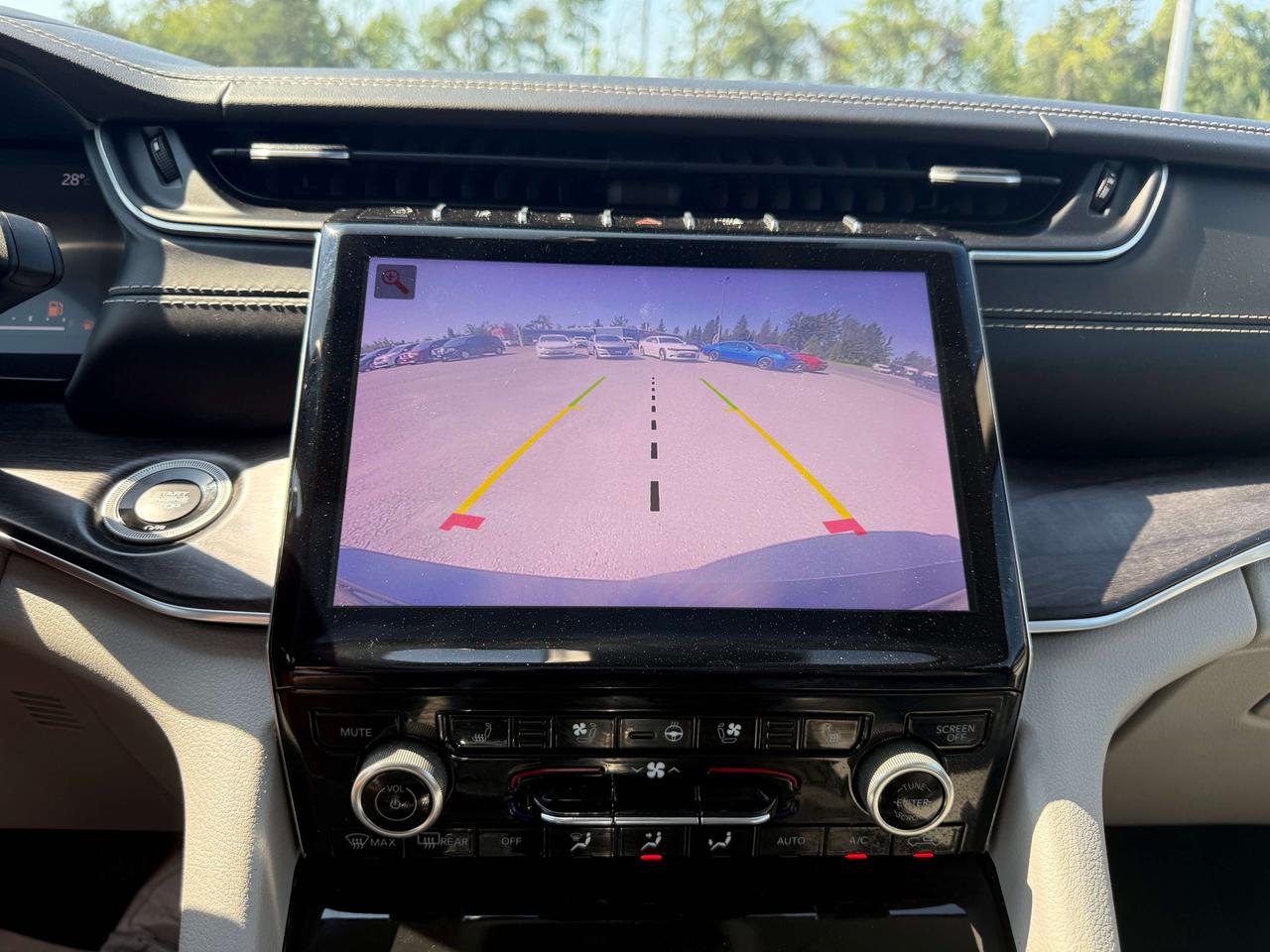 2021 Jeep Grand Cherokee Overland - sunroof - massage seats Photo