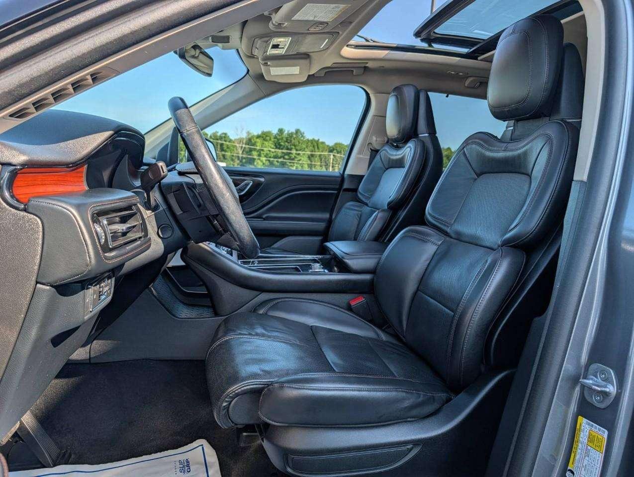 2022 Lincoln Aviator Reserve 6 PASSENGER SUV   Panoramic Sunroof Photo5