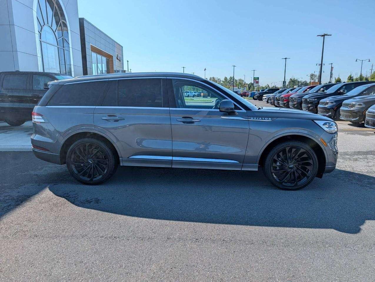 2022 Lincoln Aviator Reserve 6 PASSENGER SUV   Panoramic Sunroof Photo