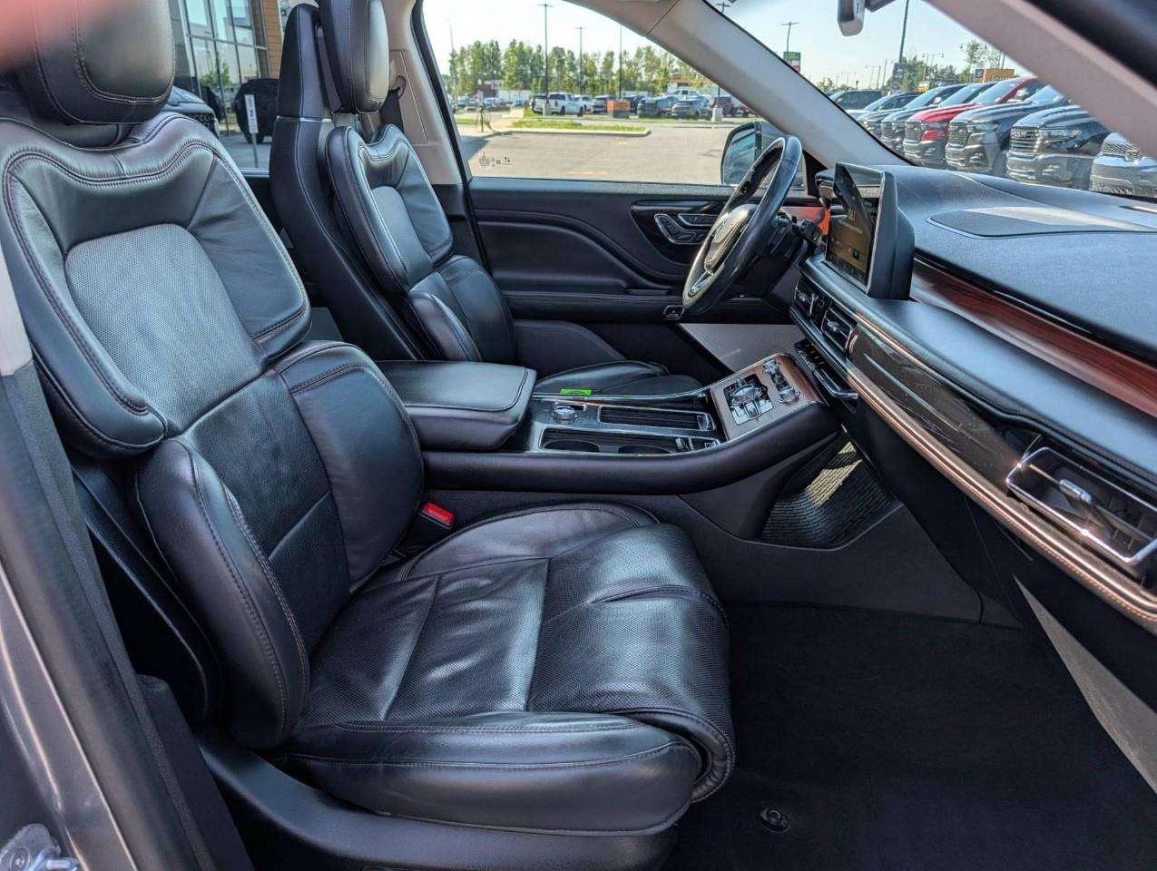 2022 Lincoln Aviator Reserve 6 PASSENGER SUV   Panoramic Sunroof Photo
