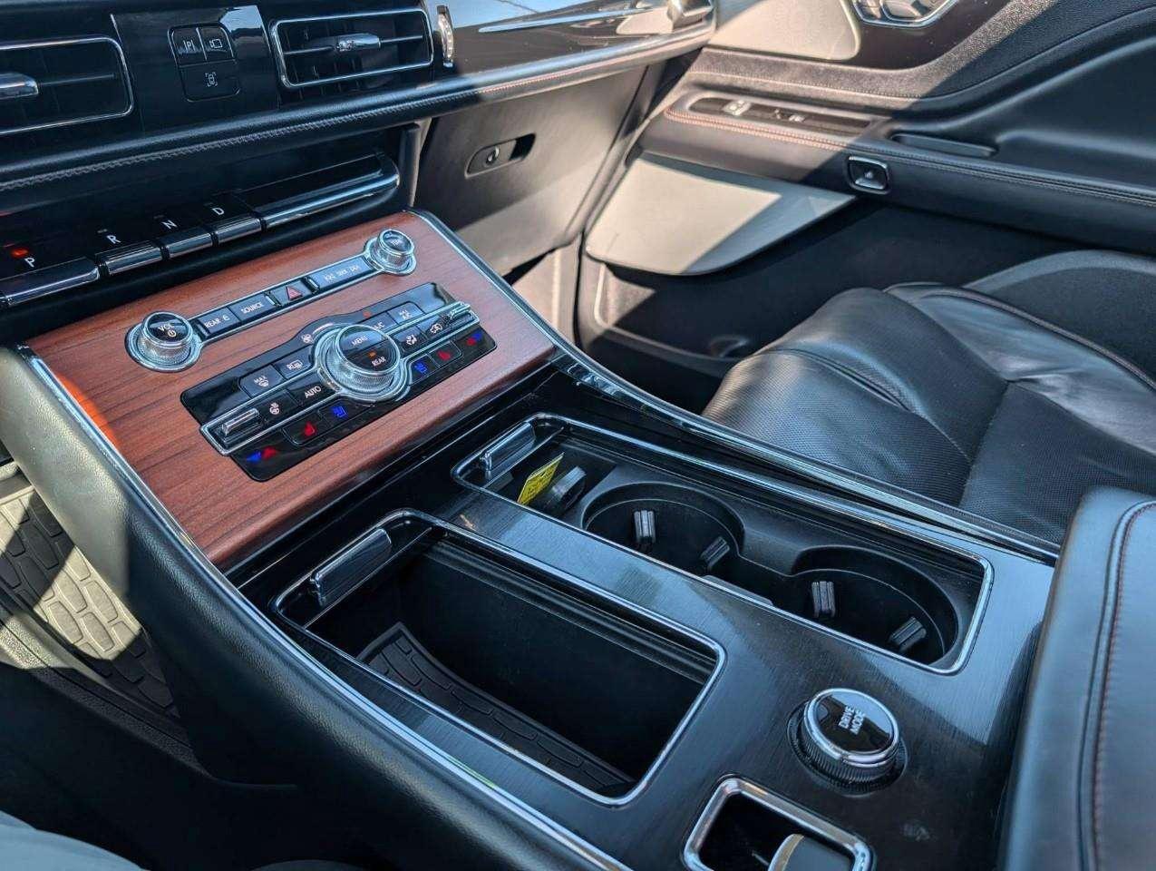 2022 Lincoln Aviator Reserve 6 PASSENGER SUV   Panoramic Sunroof Photo
