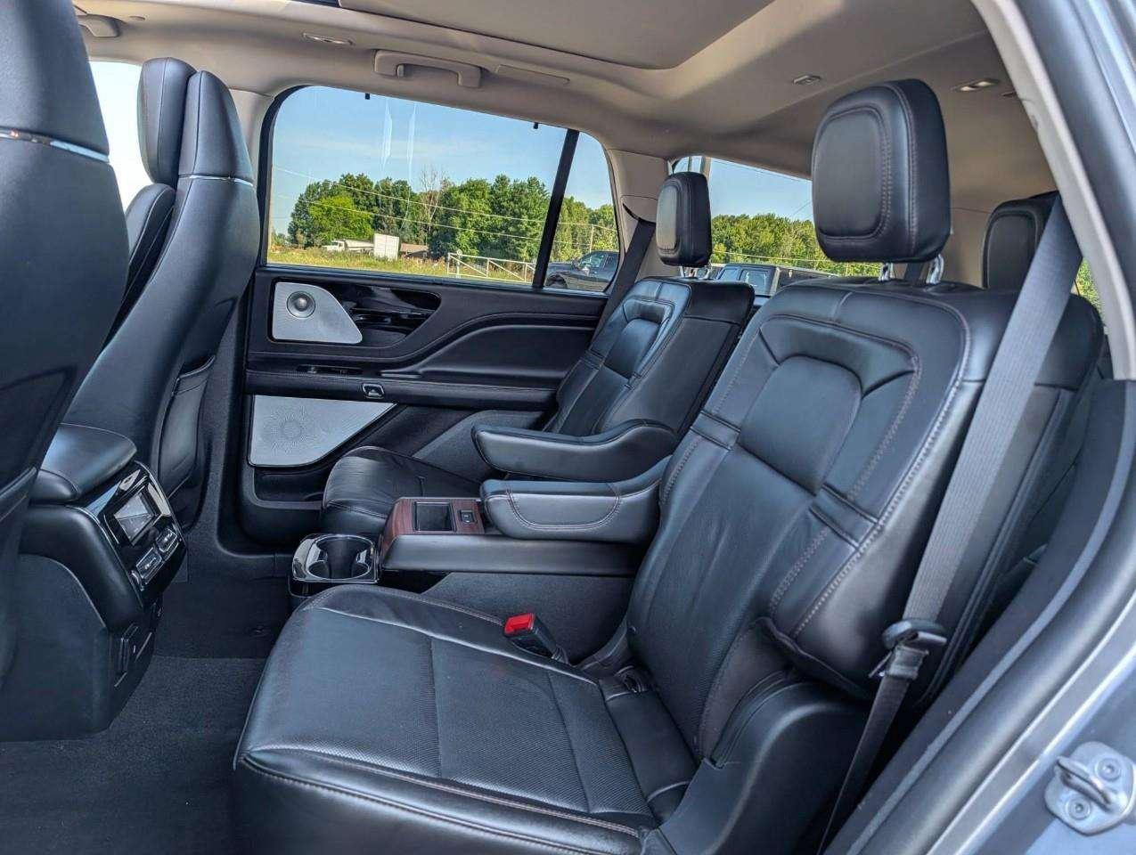 2022 Lincoln Aviator Reserve 6 PASSENGER SUV   Panoramic Sunroof Photo