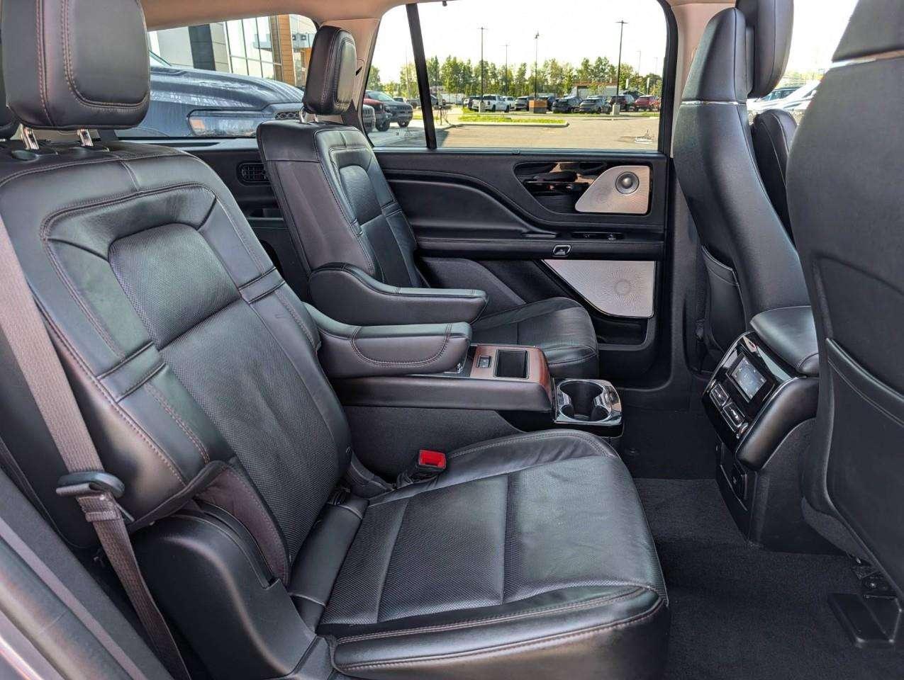 2022 Lincoln Aviator Reserve 6 PASSENGER SUV   Panoramic Sunroof Photo
