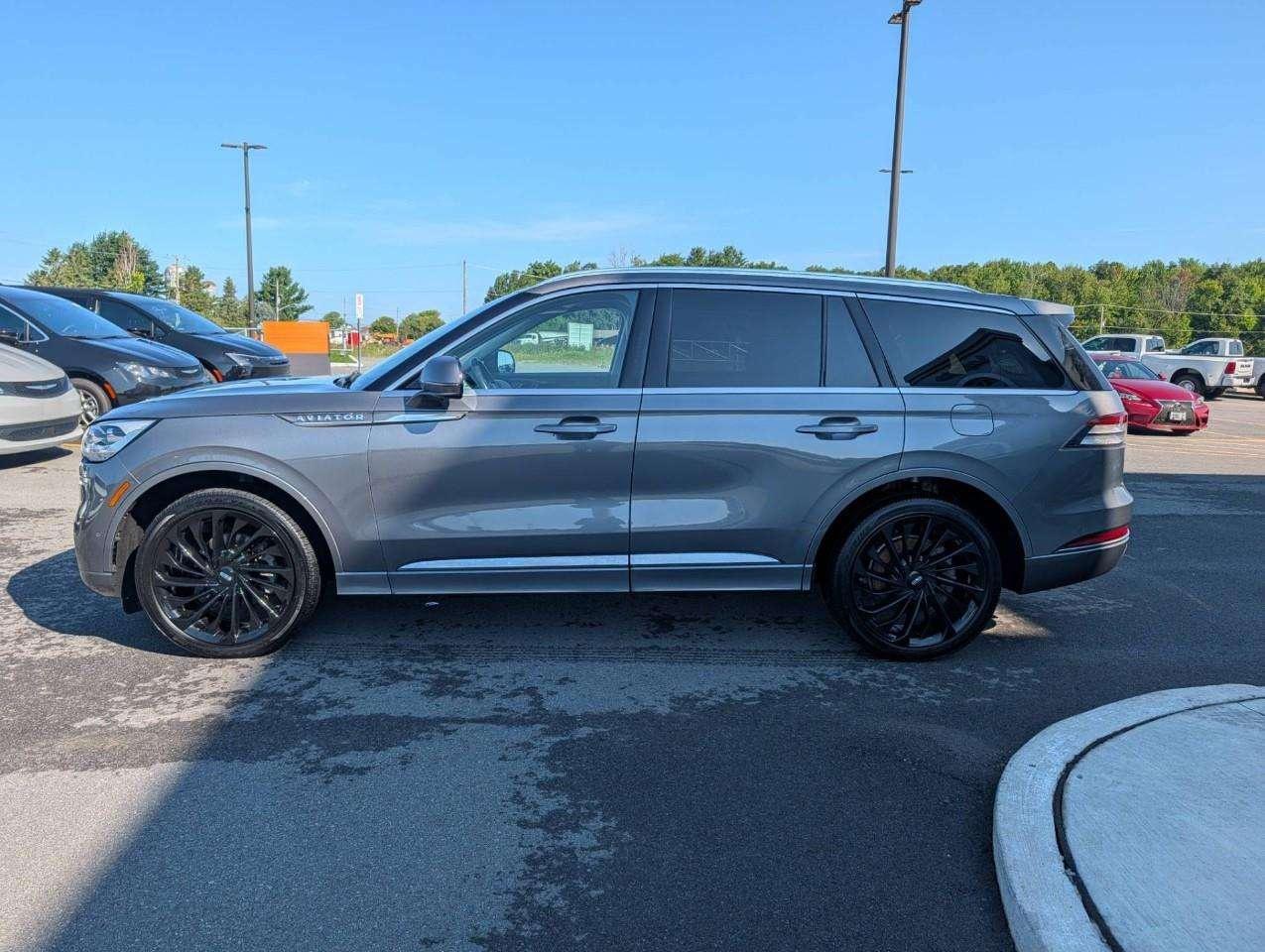 2022 Lincoln Aviator Reserve 6 PASSENGER SUV   Panoramic Sunroof Photo