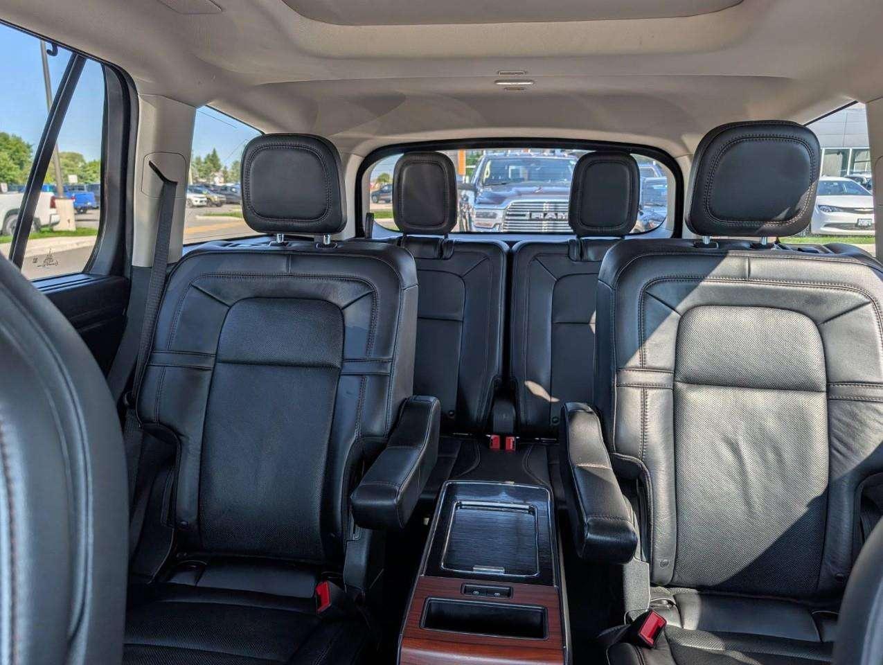 2022 Lincoln Aviator Reserve 6 PASSENGER SUV   Panoramic Sunroof Photo