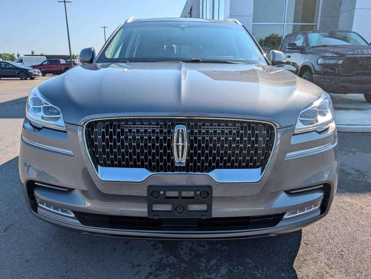 2022 Lincoln Aviator Reserve 6 PASSENGER SUV   Panoramic Sunroof Photo