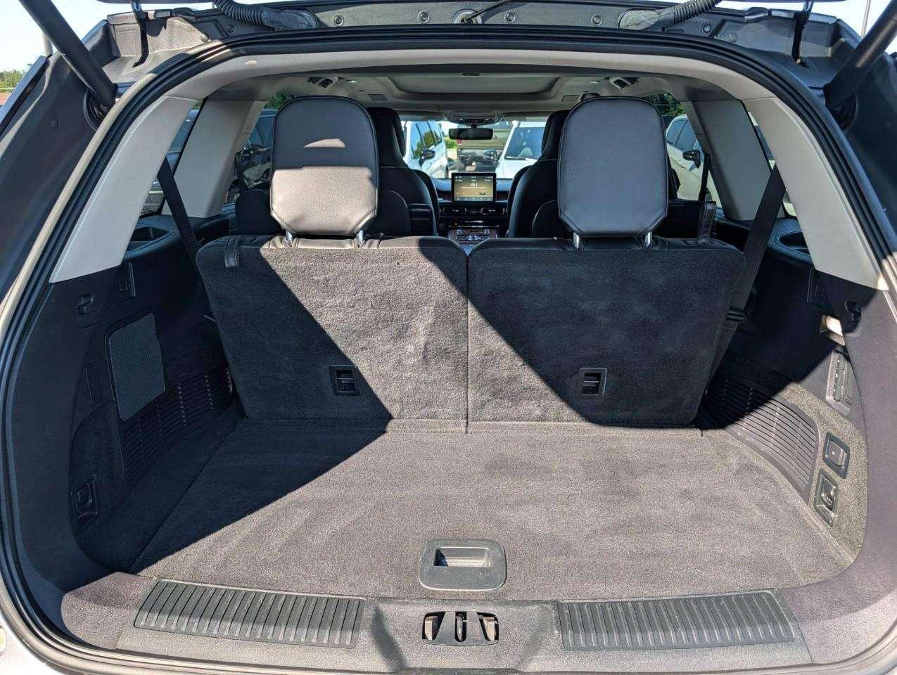 2022 Lincoln Aviator Reserve 6 PASSENGER SUV   Panoramic Sunroof Photo