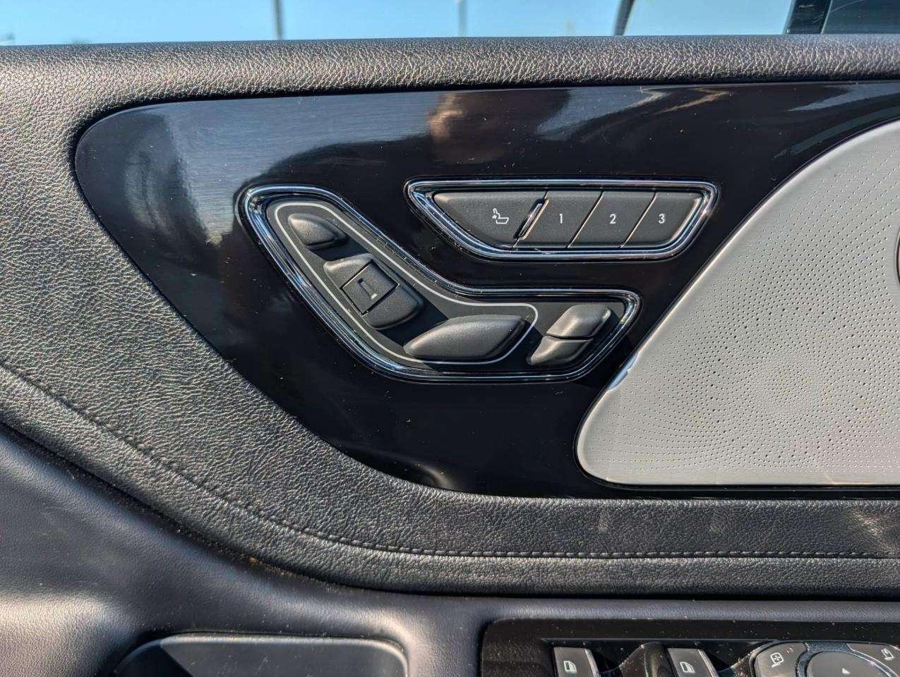 2022 Lincoln Aviator Reserve 6 PASSENGER SUV   Panoramic Sunroof Photo
