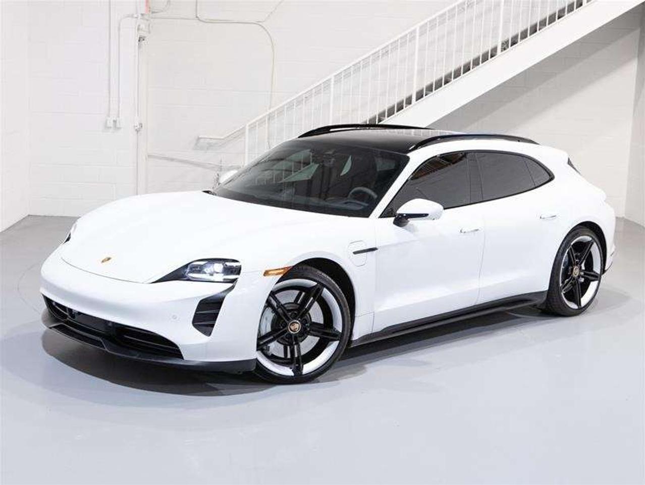 2024 Porsche Taycan GTS Sport Turismo AWD Photo1