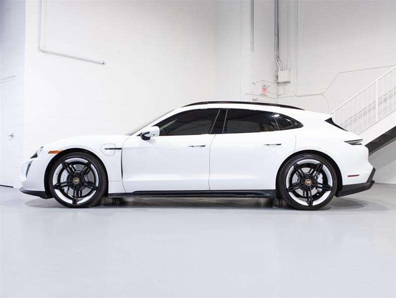 2024 Porsche Taycan GTS Sport Turismo AWD Photo
