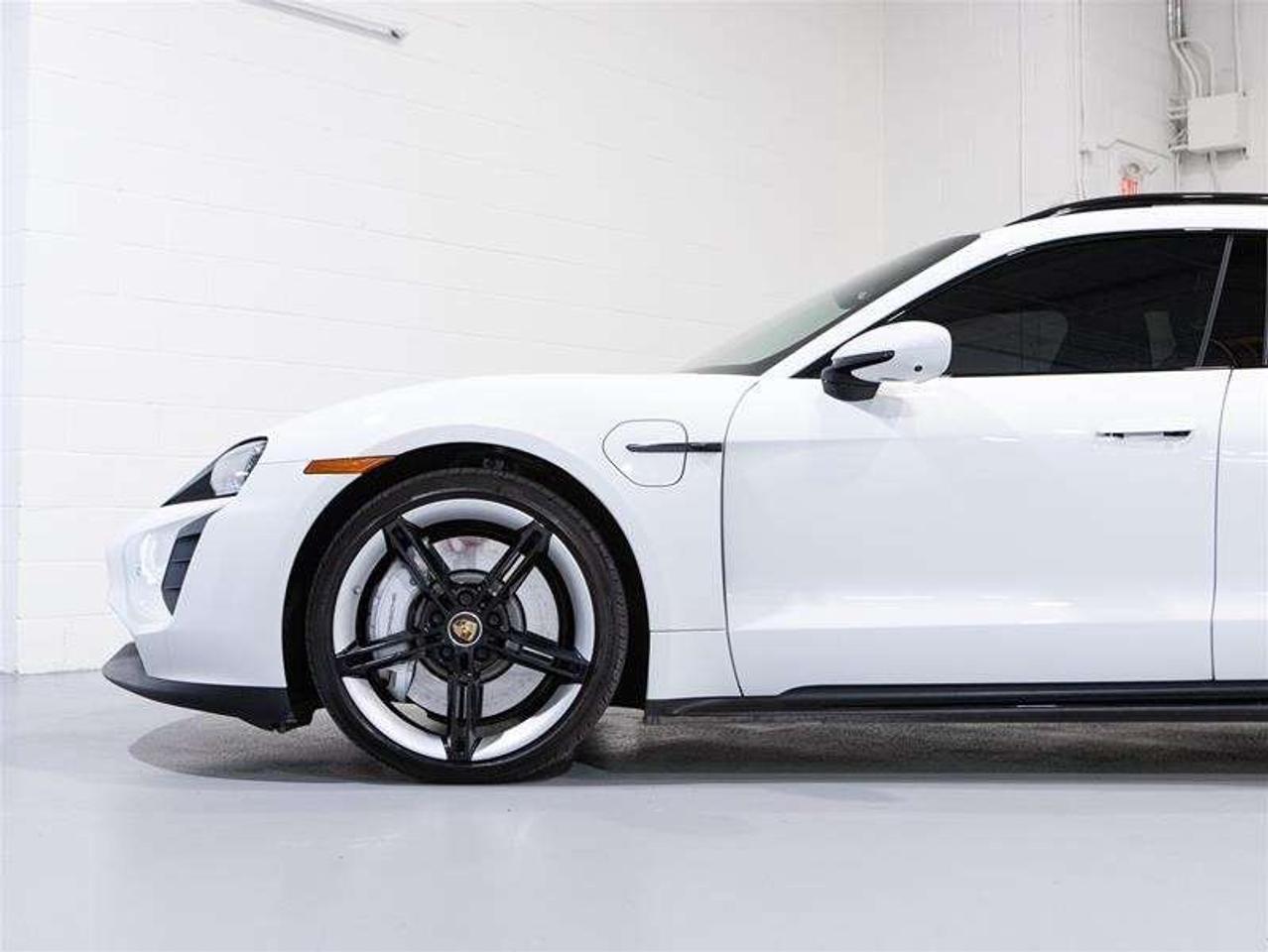 2024 Porsche Taycan GTS Sport Turismo AWD Photo