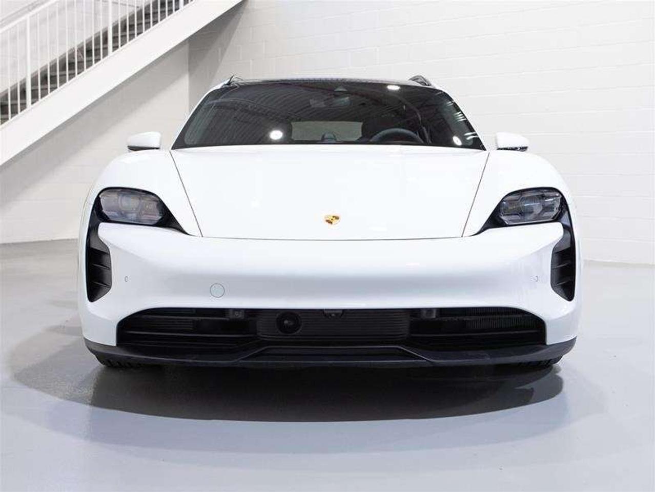 2024 Porsche Taycan GTS Sport Turismo AWD Photo