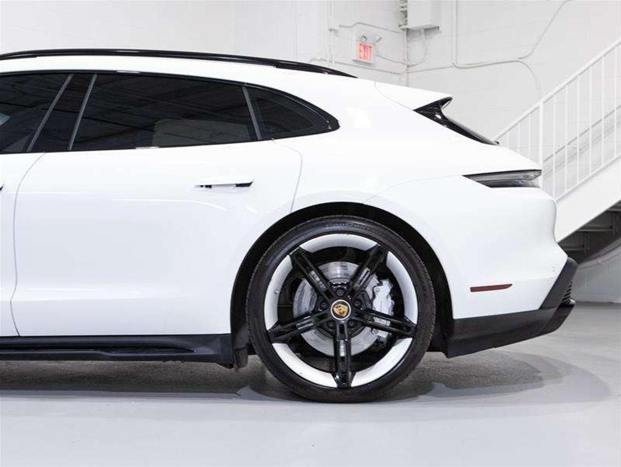 2024 Porsche Taycan GTS Sport Turismo AWD Photo