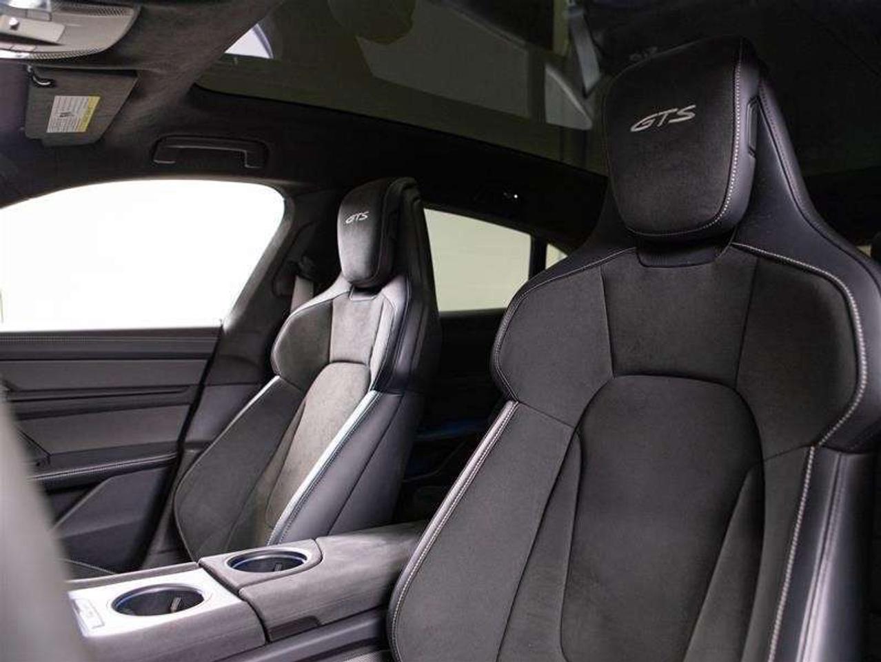 2024 Porsche Taycan GTS Sport Turismo AWD Photo