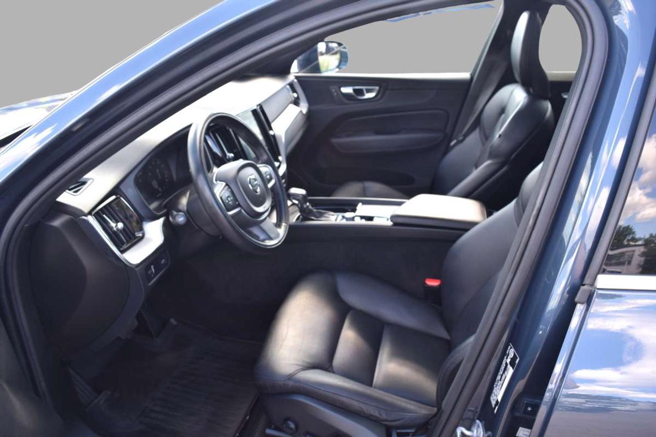 2019 Volvo XC60 Momentum AWD Navi Panoramic Sunroof Photo