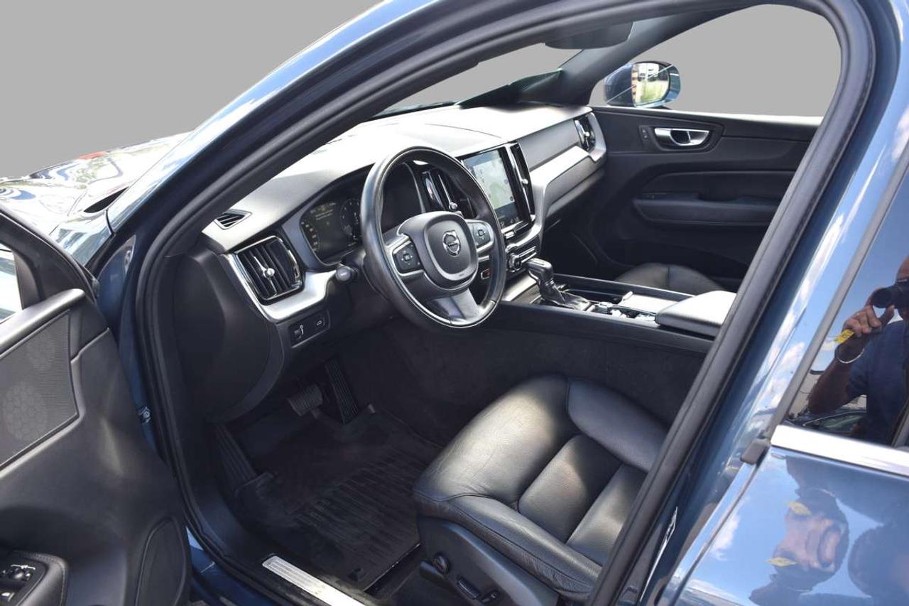 2019 Volvo XC60 Momentum AWD Navi Panoramic Sunroof Photo