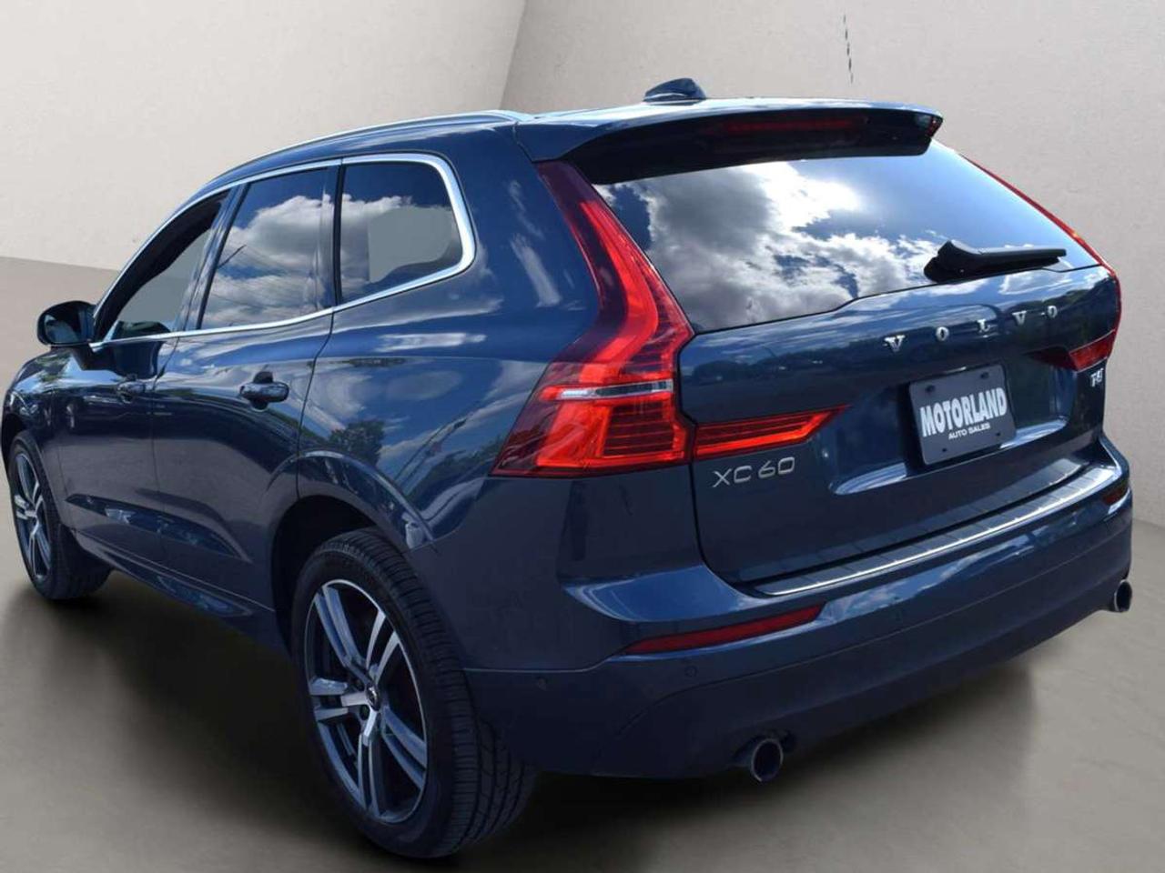 2019 Volvo XC60 Momentum AWD Navi Panoramic Sunroof Photo