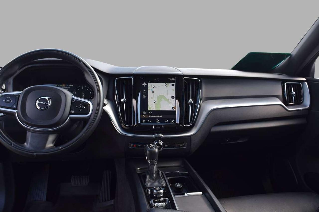 2019 Volvo XC60 Momentum AWD Navi Panoramic Sunroof Photo