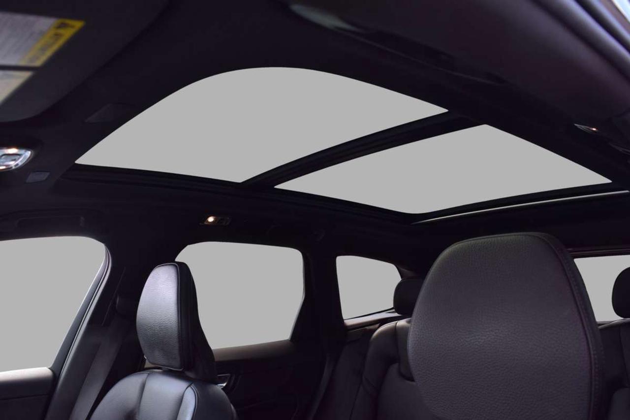 2019 Volvo XC60 Momentum AWD Navi Panoramic Sunroof Photo