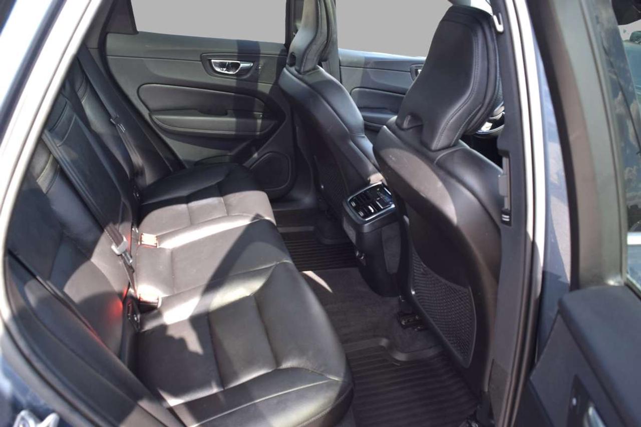 2019 Volvo XC60 Momentum AWD Navi Panoramic Sunroof Photo