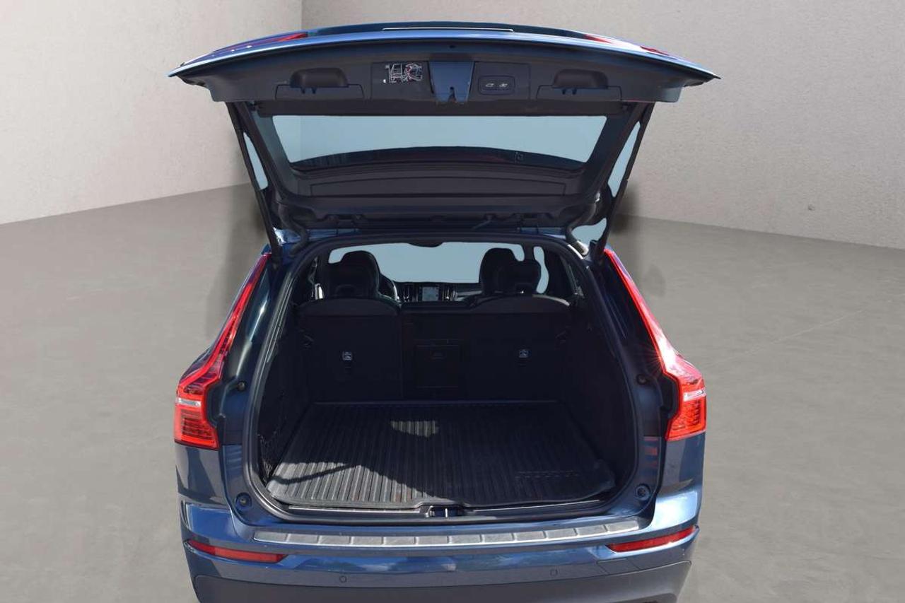 2019 Volvo XC60 Momentum AWD Navi Panoramic Sunroof Photo