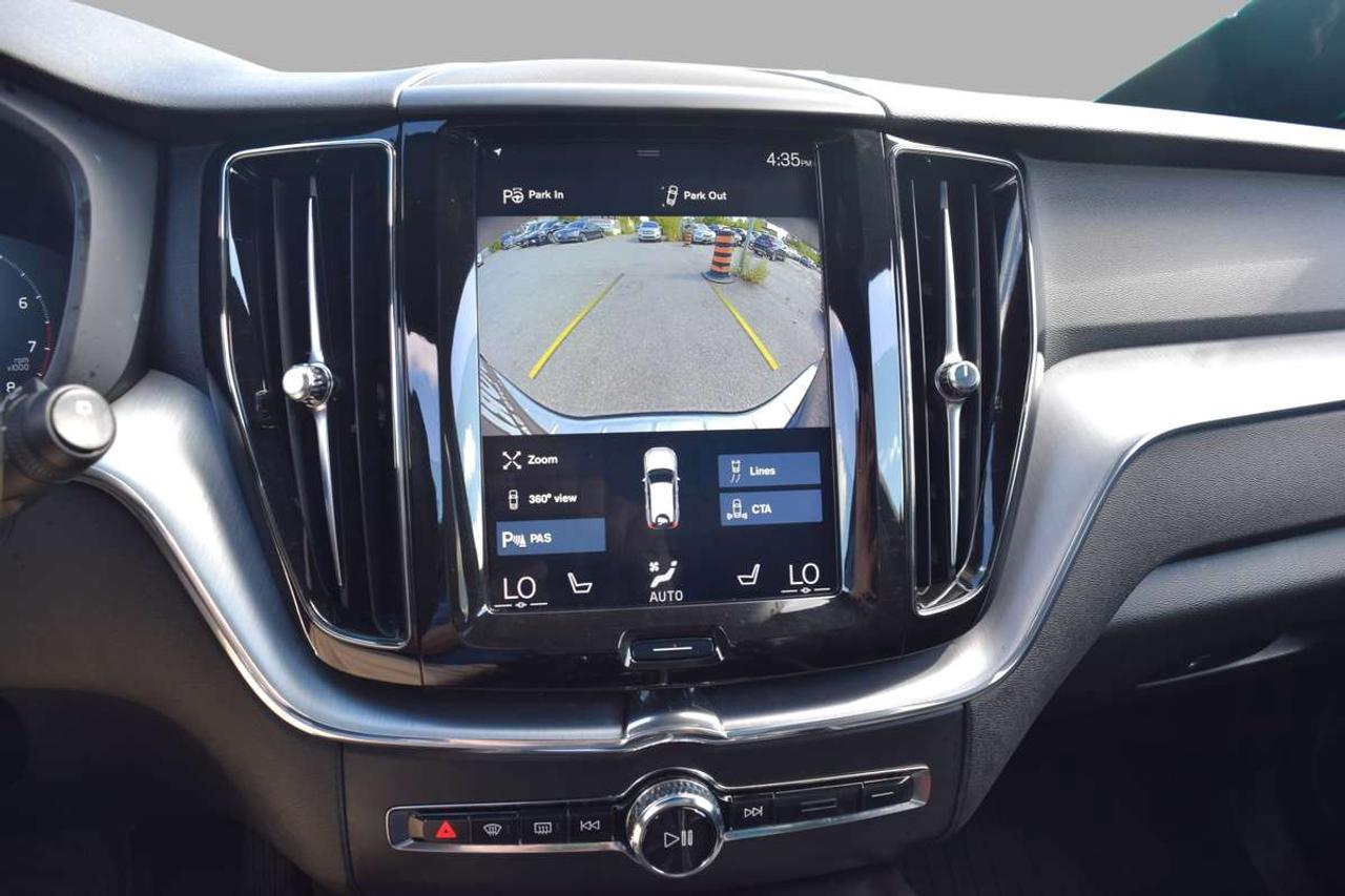 2019 Volvo XC60 Momentum AWD Navi Panoramic Sunroof Photo