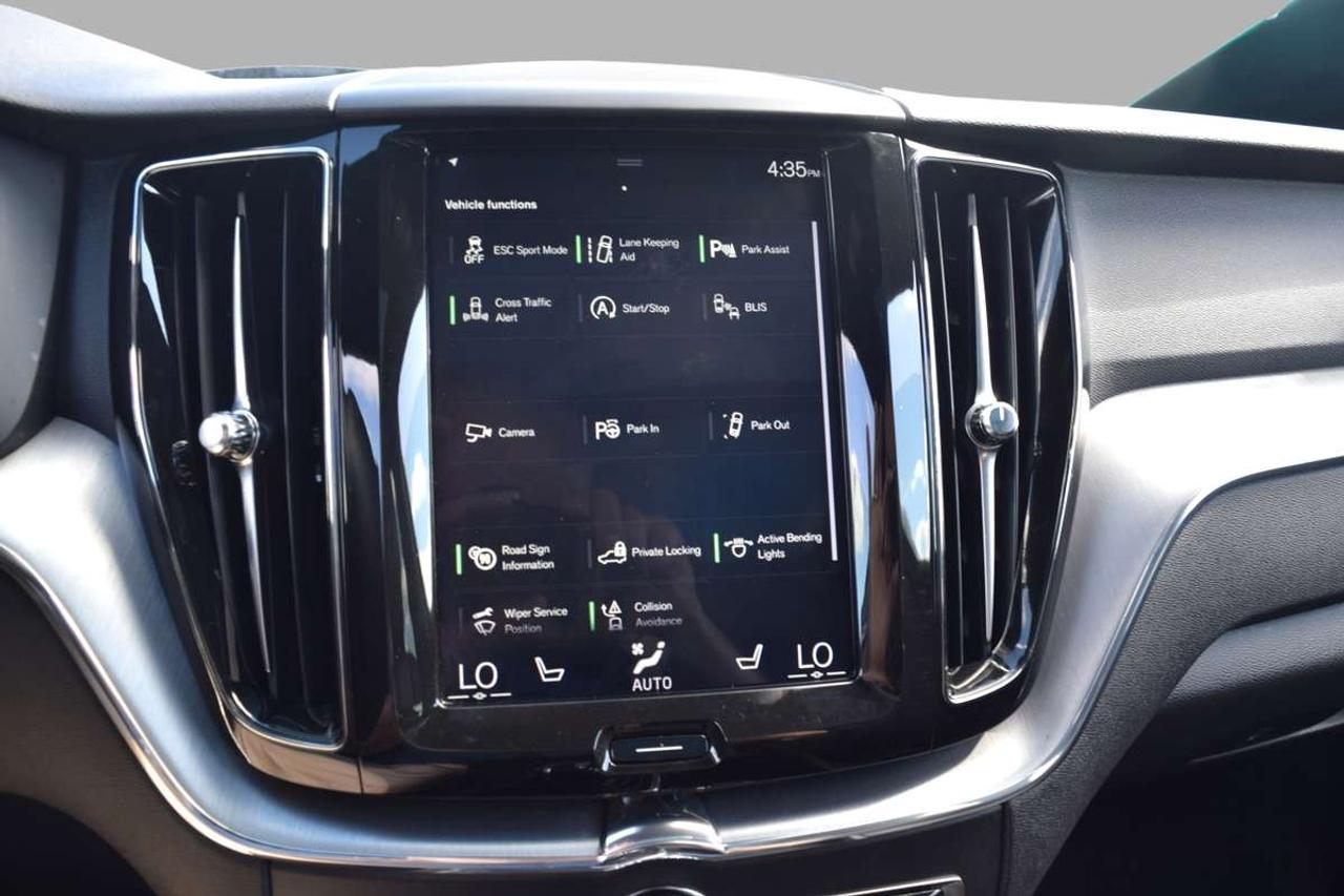 2019 Volvo XC60 Momentum AWD Navi Panoramic Sunroof Photo