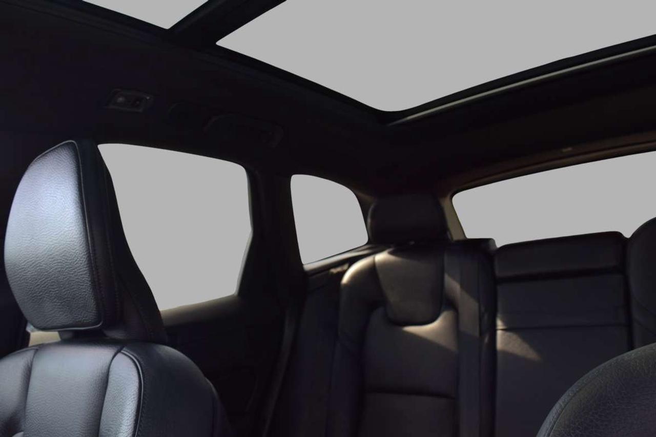 2019 Volvo XC60 Momentum AWD Navi Panoramic Sunroof Photo
