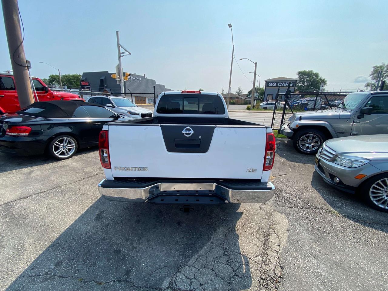 2009 Nissan Frontier XE Photo