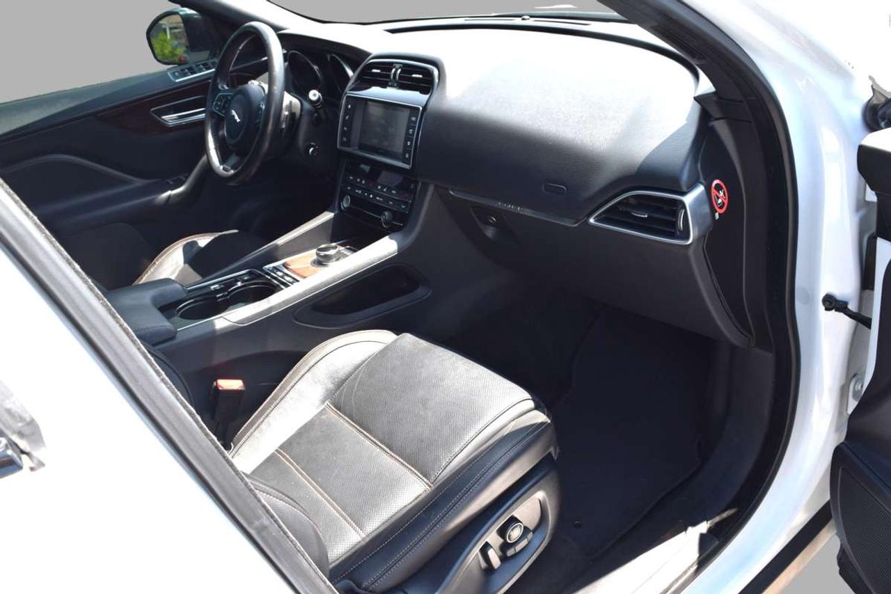 2017 Jaguar F-PACE 20d Prestige Panoramic Sunroof Navi Photo