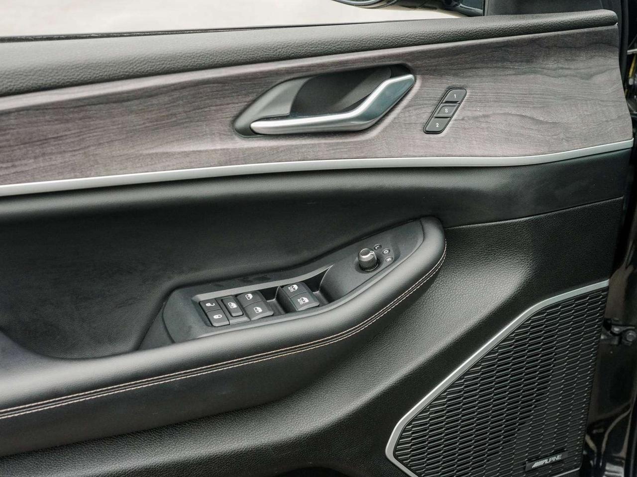 2023 Jeep Grand Cherokee 4xe Photo