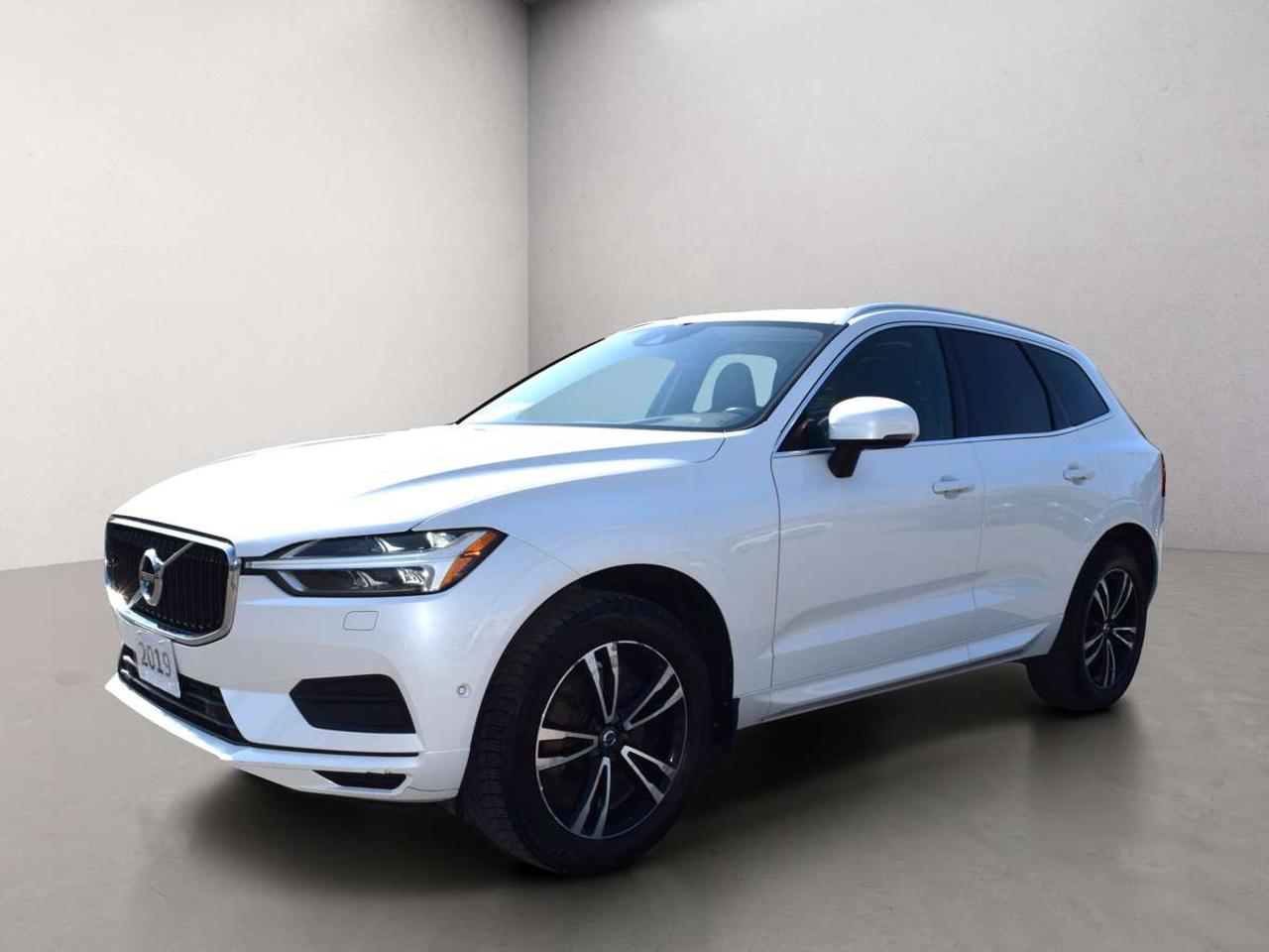 2019 Volvo XC60 Momentum AWD Navi Panoramic Sunroof Photo